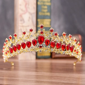 Couronne de mariée luxueuse avec cristaux gouttes rouges sur monture dorée étincelante