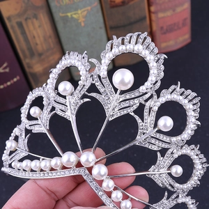 Couronne de mariée plume de paon en argent avec strass brillants et perles élégantes
