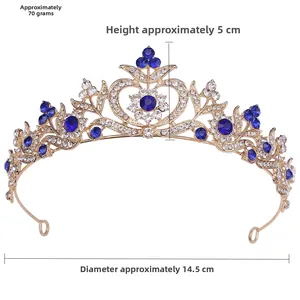 Détail de la couronne de mariée dorée avec cristaux poire bleus et strass étincelants
