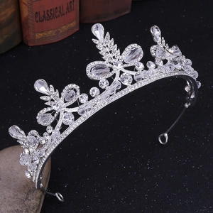 Couronne de mariée élégante en argent avec strass scintillants au design floral