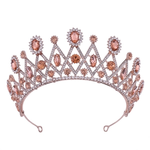 Détails du diadème de mariée géométrique or rose avec des strass de couleur champagne