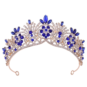 Détails de la couronne de mariée dorée avec fleurs en strass bleus et cristaux