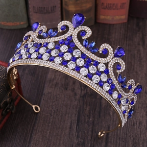 Diadème vintage doré orné de cristaux bleus en goutte et de strass blancs étincelants