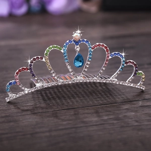 Pettine per capelli a corona da sposa scintillante con strass colorati e gemma blu
