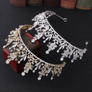 Exquisite Brautkrone mit Kristallperlen und Blattdesign für Hochzeitshaarschmuck in Gold