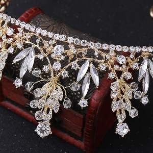 Vintage goldene Brautkrone mit Kristallen und Blattdesign für Hochzeitsfrisuren