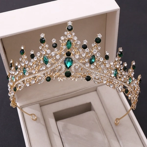 Détails de couronne de mariée de luxe avec pierres vert émeraude en boîte cadeau