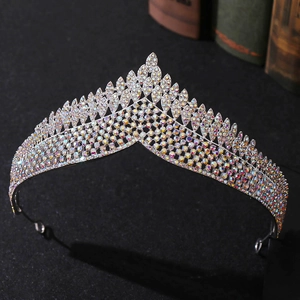 Elegantes silbernes Brautkronen-Tiara mit AB-Regenbogen-Strasssteinen im Vintage-Stil