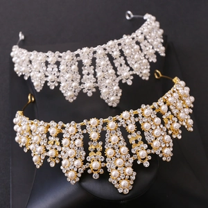 Elegante corona nuziale barocca con strass luccicanti e perle in oro e argento finiture