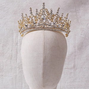 Baroque golden tiara with sparkling rhinestones and vintage hollow floral patterns