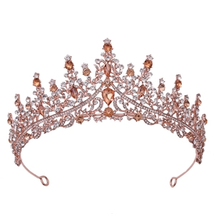 Détails de la couronne de mariée en or rose avec cristaux champagne et zircons blancs