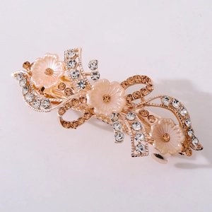 Detail der Haarspange mit beigen Harzblüten und Champagner-Kristallen auf Goldbasis