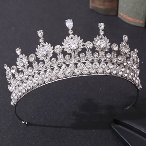 Détails de la couronne de mariée en argent avec sertissage de zircons en forme de poire