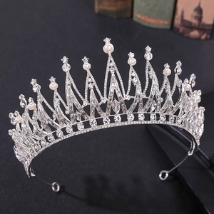 Diadème de mariée luxueux en argent avec cristaux scintillants et perles pour mariage
