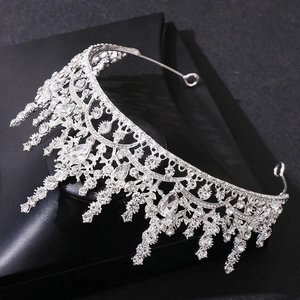 Couronne de mariée baroque argentée avec pendentifs de luxe en cristal rouge