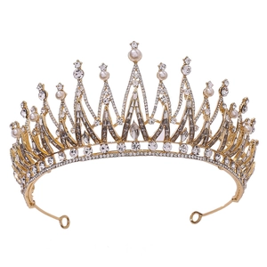 Couronne de mariée luxueuse dorée avec cristaux et perles pour coiffure de mariage élégante