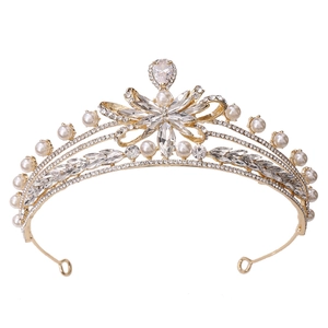 Elegant gold bridal crown with sparkling zircons, white pearls and water drop crystal center