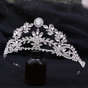 Elegant silver leaf-shaped bridal tiara crown with sparkling zircon crystals for wedding