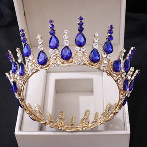 Couronne de mariée dorée exquise avec cristaux bleus en forme de goutte d'eau et boîte