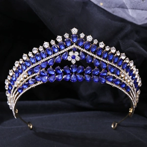 Détails de la couronne de mariée dorée avec strass bleu foncé et cristaux scintillants