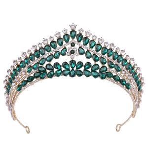 Tiare de mariée vintage dorée avec cristaux goutte vert émeraude et diamants blancs