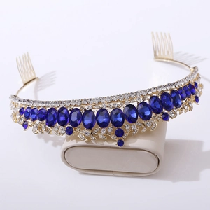 Diadème doré royal avec pierres précieuses bleu foncé et cristaux blancs avec peignes latéraux
