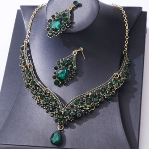 Exquisite bridal jewelry set with emerald green crystal teardrop necklace and earrings