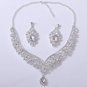 Detailed view of the silver alloy bridal jewelry set with sparkling crystal droplets
