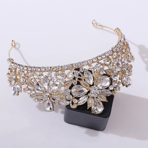 Elegante corona da sposa dorata con fiori di cristallo marquise e design a foglia
