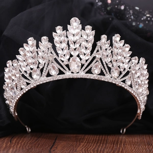 Couronne de mariée luxueuse en alliage argenté ornée de strass en cristal étincelants