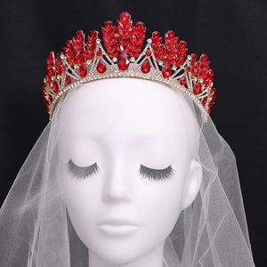 Diadème de mariée luxueux avec strass rouges et monture dorée pour mariages
