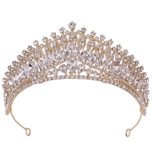 Macro detail of luxury gold bridal crown featuring teardrop crystals and brilliant rhinestones