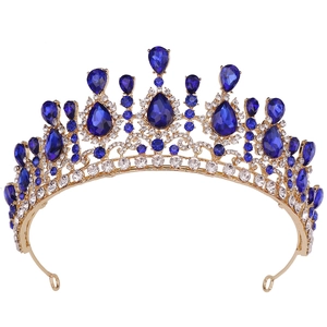 Corona barocca dorata con gemme blu a goccia e cristalli bianchi per matrimoni