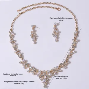 Detailansicht des Brautschmuck-Sets aus Perlen und Strass mit Größenangaben und Maßen