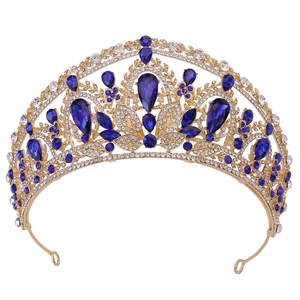 Diadème de mariée doré élégant avec cristaux bleu royal et strass transparents