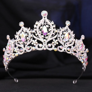 Détail de la couronne de mariée argentée avec strass en cristal AB et cadre en alliage