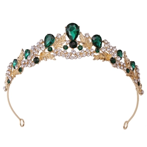 Couronne de mariée dorée élégante avec cristaux vert émeraude et strass scintillants