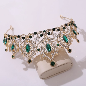 Couronne de mariée dorée avec pierres précieuses vert émeraude et cristaux blancs