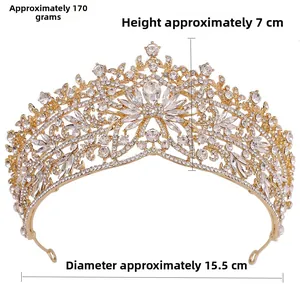 Détail de la couronne de mariée baroque dorée avec cristaux, hauteur 7cm et diamètre 15,5cm