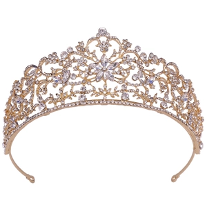 Couronne de mariée luxueuse en or rose avec strass brillants et motifs floraux