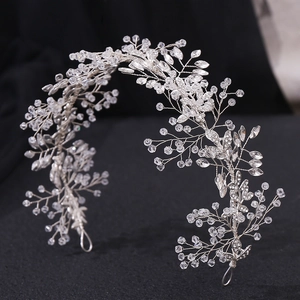Cerchietto da sposa argento con perline di cristallo luccicanti e delicate foglie di metallo