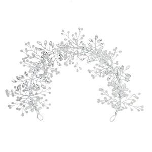Elegante tralcio per capelli da sposa con foglie d'argento e cristalli su sfondo bianco