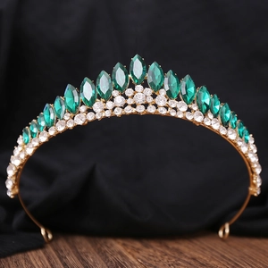 Couronne de mariée élégante en or avec cristaux vert émeraude et strass blancs