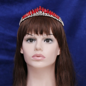 Tiara de mariée dorée élégante avec cristaux rouges marquise et strass scintillants