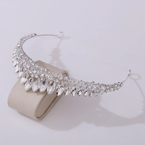 Tiara de mariée élégant orné de strass marquises scintillants sur base argentée