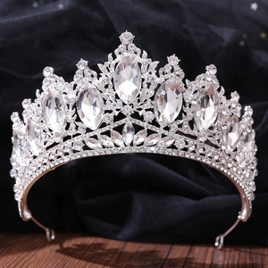 Couronne de mariée baroque argentée de luxe avec cristaux clairs et strass brillants