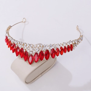 Détails de la couronne de mariée dorée sertie de cristaux rouges et strass scintillants