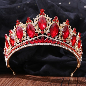 Couronne de mariée baroque dorée avec cristaux rouge foncé et strass blancs brillants