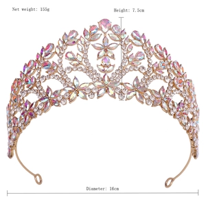 Dimensions de la couronne de mariée baroque : 7,5 cm de haut et 16 cm de diamètre
