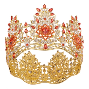 Couronne de concours baroque avec pierre en forme de cœur rouge et placage d'or